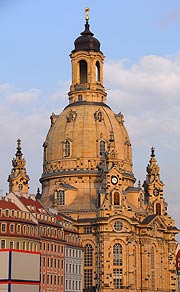 Frauenkirche in der Abenddämmerung (Foto: Marian Todd)